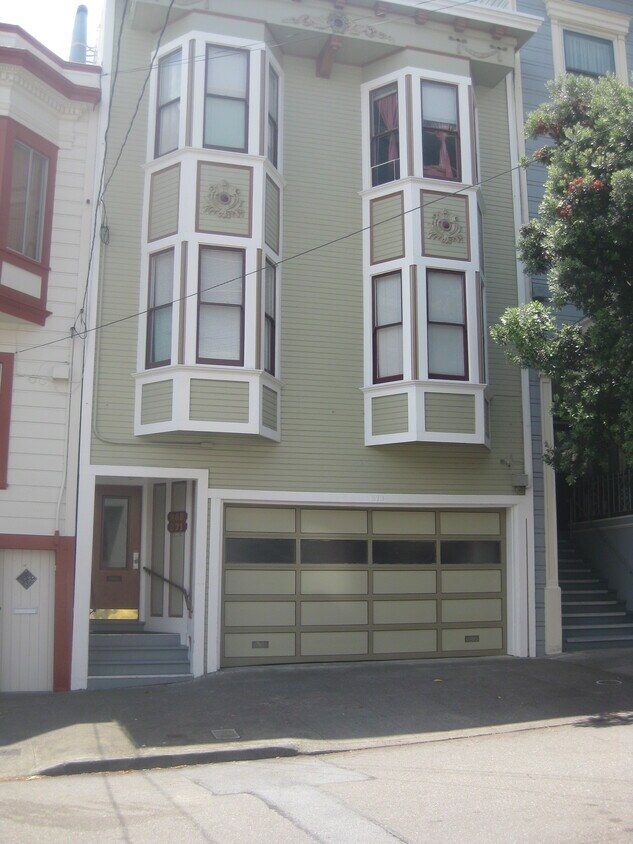 Front of Building - 869 Greenwich St