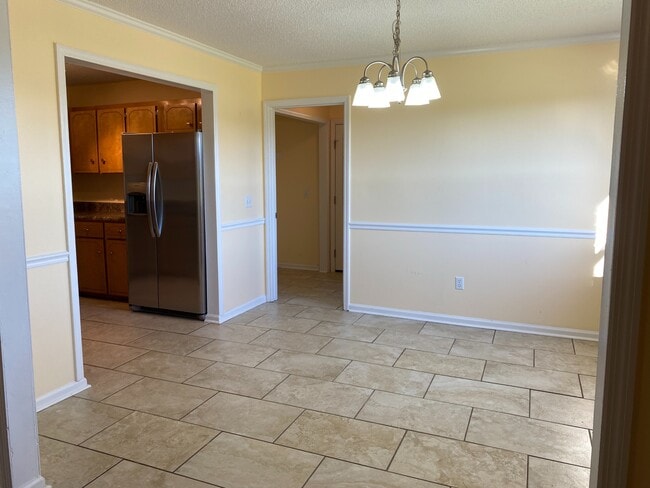 Building Photo - 15 Patricia Ln