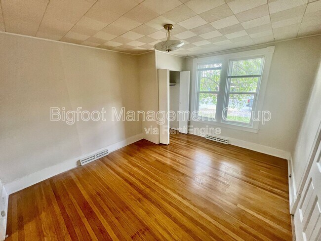 Foto del edificio - 806 Getchell St