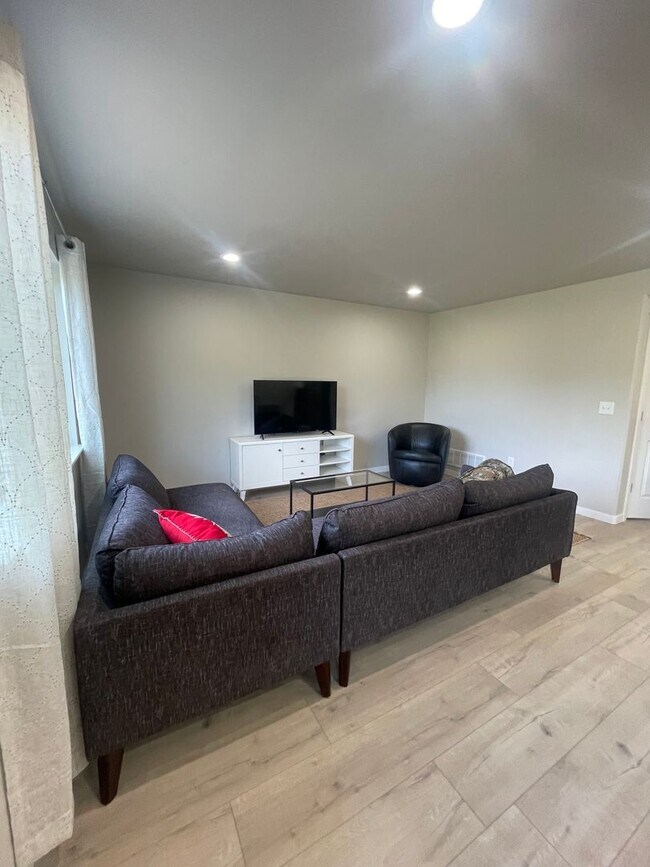 Foto del edificio - 2251 Ridgewood Dr