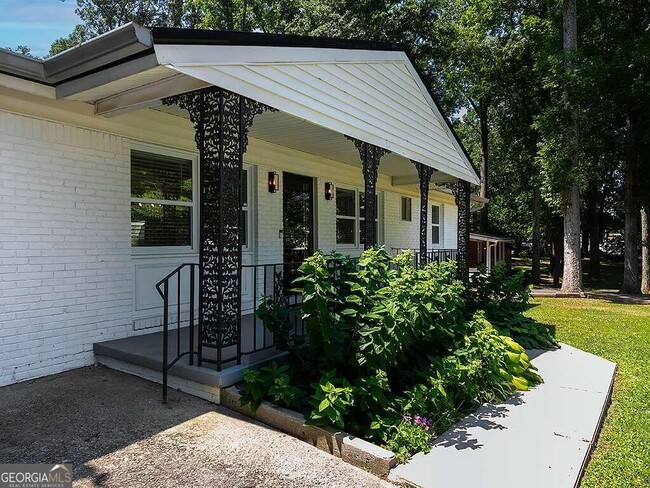Building Photo - 3249 Howell Dr