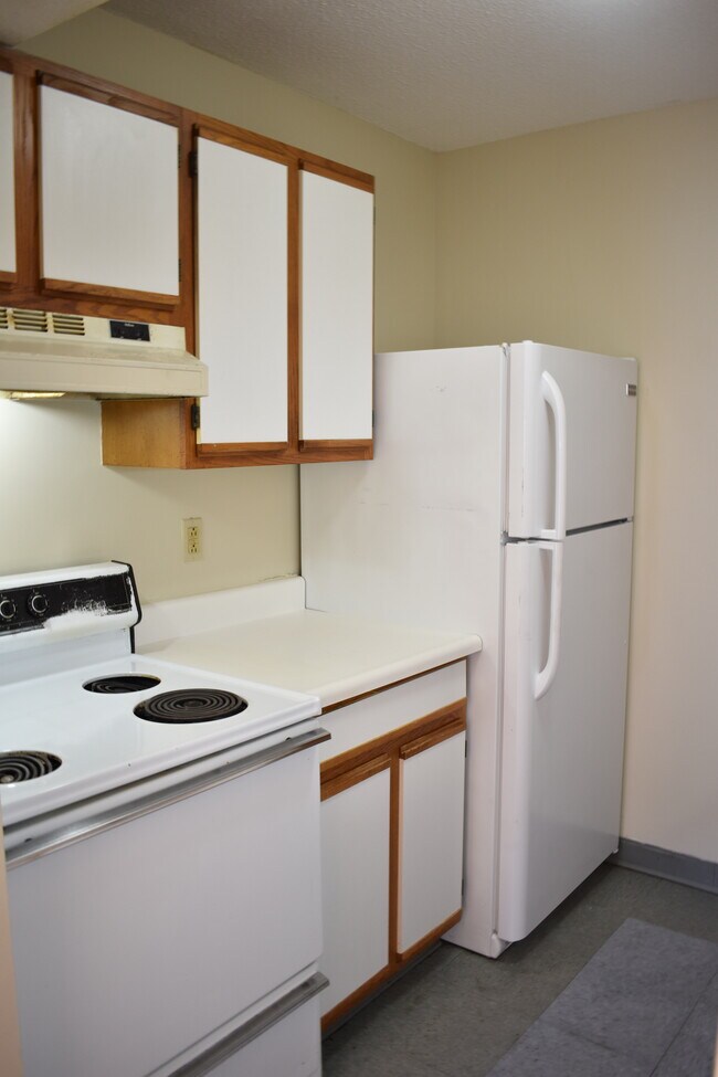 Kitchen - 124 Bartlett St