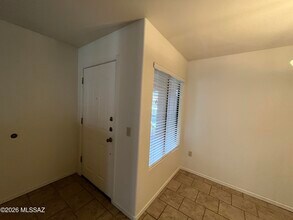 Building Photo - 5751 N Kolb Rd