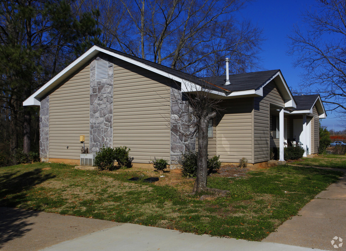 Building Photo - Mound Plaza Apartments