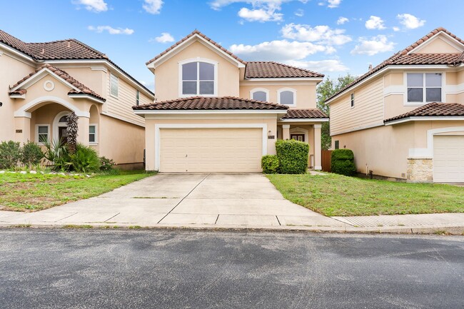 Building Photo - 3 Bedroom/2.5 Bath Villas at Canyon Golf S...