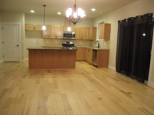 Building Photo - Beautiful 4 Bedroom Home Great Location