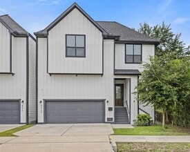 Building Photo - 806 E 39th St