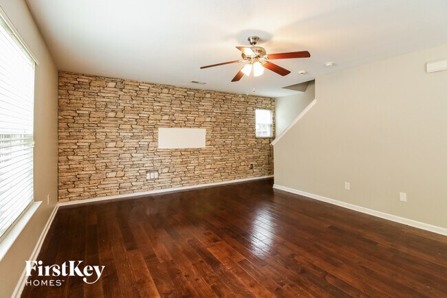 Foto del edificio - 4460 Abbey Park Rd
