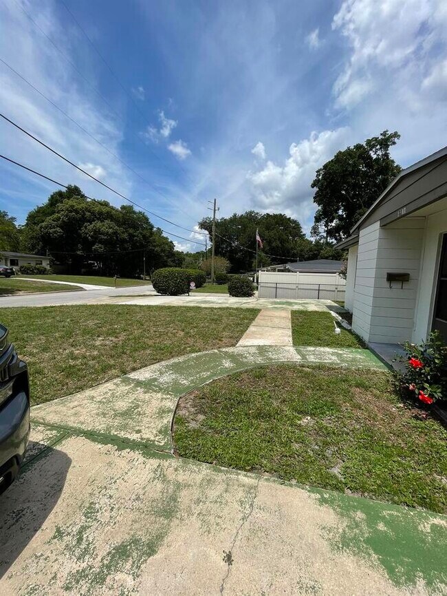 Building Photo - 8929 MacArthur Ct S