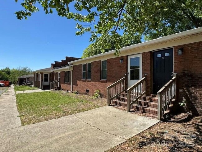 Building Photo - 19612 Oak St