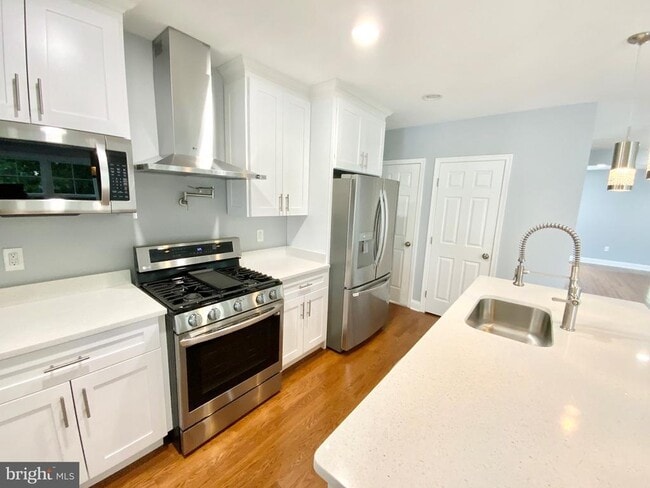 Building Photo - 1318 Ingraham St NW