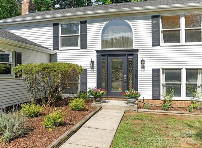 Attractive front entrance - 9324 Rainbow Forest Dr