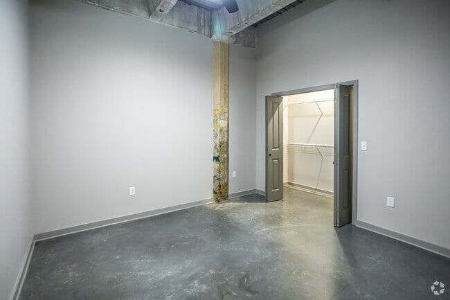 1 BR, 1 BA - 773FT - Conwood Flats