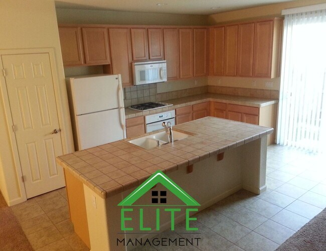 Building Photo - Spacious 4-Bedroom Home in North Natomas –...