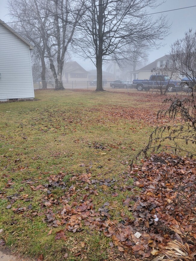 Large fenced yard. - 1212 Minnesota Ave