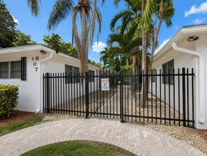 Building Photo - 107 SW 18th Ave