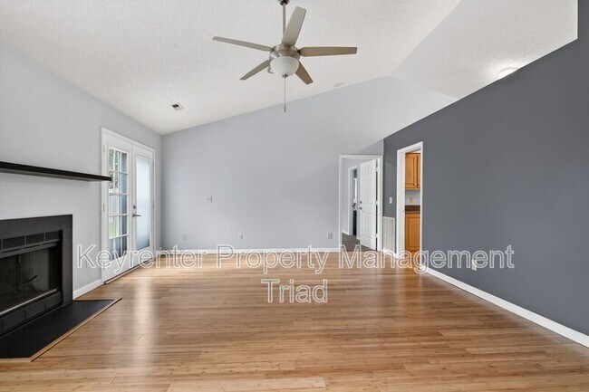 Foto del edificio - 10 Manor Ridge Ct
