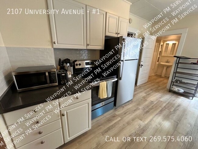 Foto del edificio - 2107 University Ave