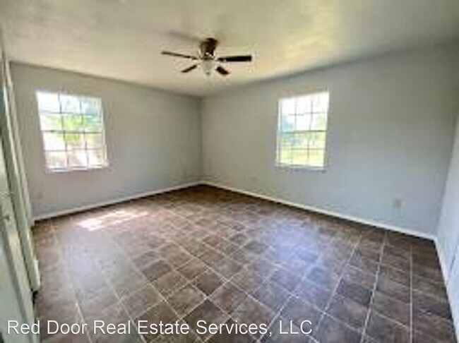 Building Photo - 3 br, 2 bath House - 606 Continental Dr.