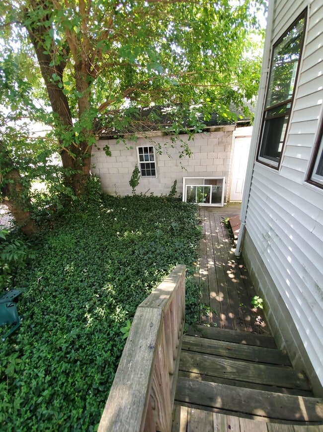 Building Photo - 19 Holman St