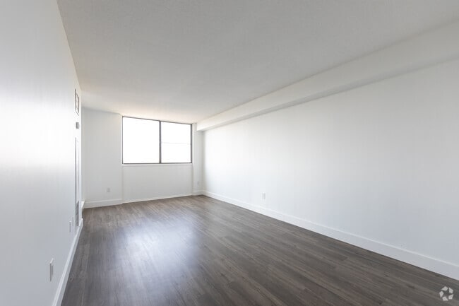 3BR, 1BA - 1182SF - Living Room - 125 Bamburgh Circ