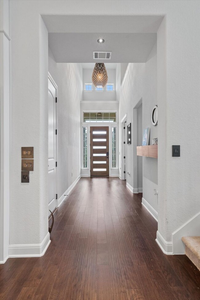 Building Photo - Stunning 4-Bedroom Home in Northwest Austi...
