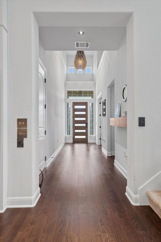 Foto del edificio - Stunning 4-Bedroom Home in Northwest Austin Gated Community