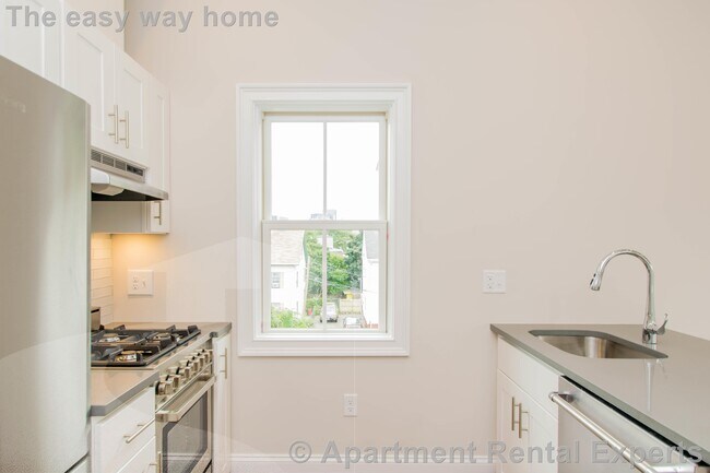 Building Photo - 124 Columbia St