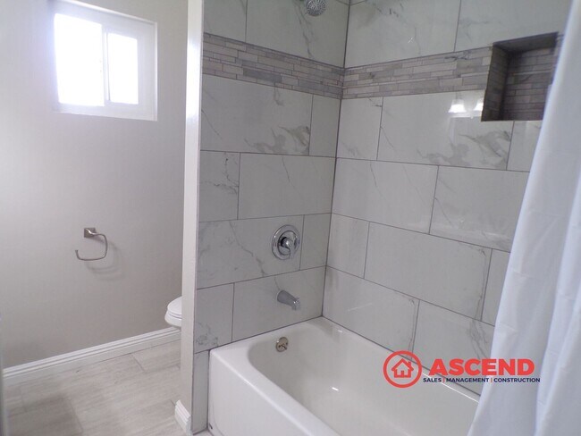 Building Photo - Charming 3 Bedroom, 2 Bathroom Home with Spacious Yard