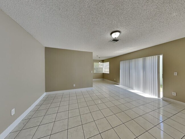 Building Photo - 10129 SW 223rd Ter