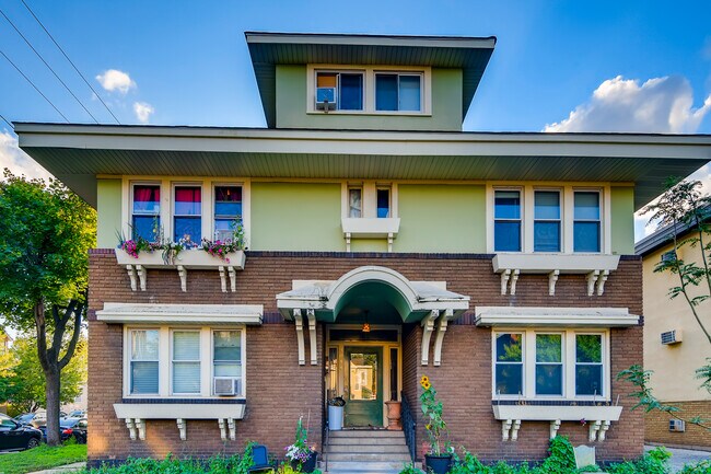 Foto del edificio - 3044 Pleasant Ave