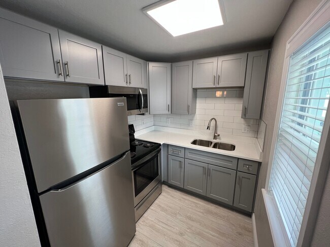 Foto del edificio - 1 Bed/1 Bath - Unit 7