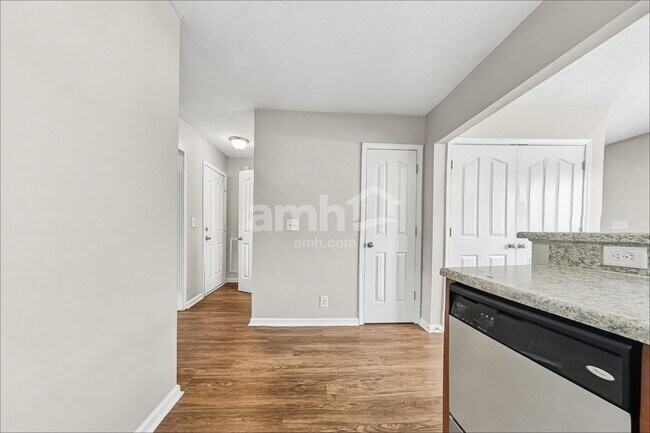 Foto del edificio - 2053 Leefield Dr