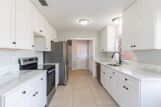 Building Photo - 124 Shelley Dr