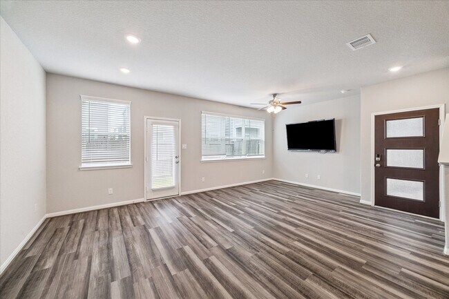 Building Photo - 5502 Cuerta St