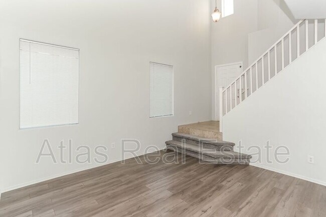Foto del edificio - 9416 Santana Siesta Ave