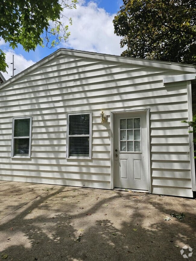 Building Photo - 152 Crim St