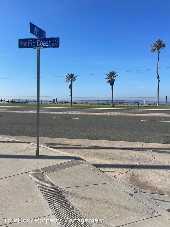 Building Photo - 2 br, 2.5 bath House - 1400 Pacific Coast ...