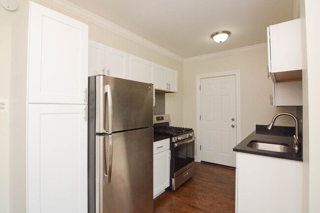 Foto del edificio - 3833 N Greenview Ave