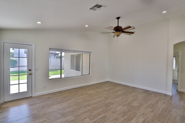 Foto del edificio - 9607 W Hatcher Rd