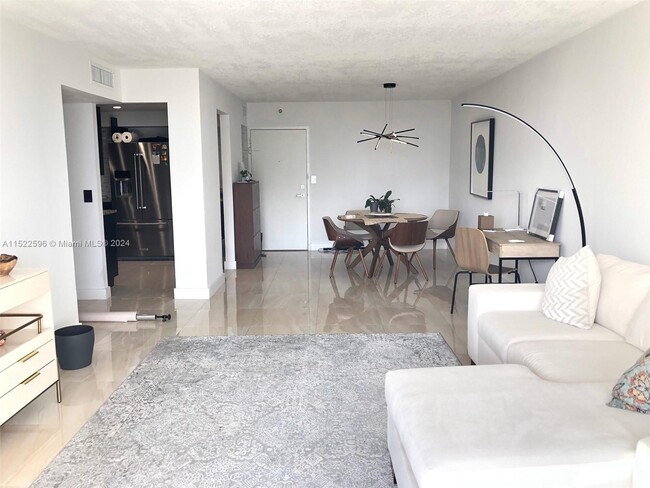 Foto del edificio - 2851 NE 183rd St