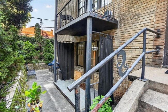 Building Photo - 677 Somerset Terrace NE