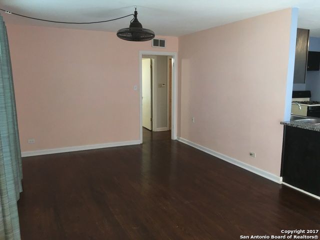 Foto del edificio - 406 E Crestline Dr