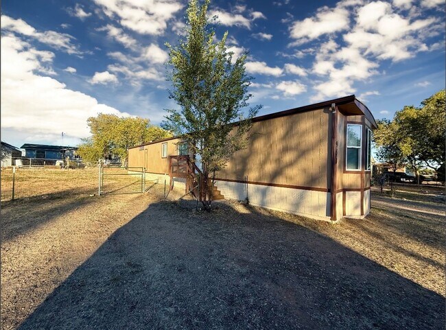 Building Photo - Cute Country Home in Chino Valley!