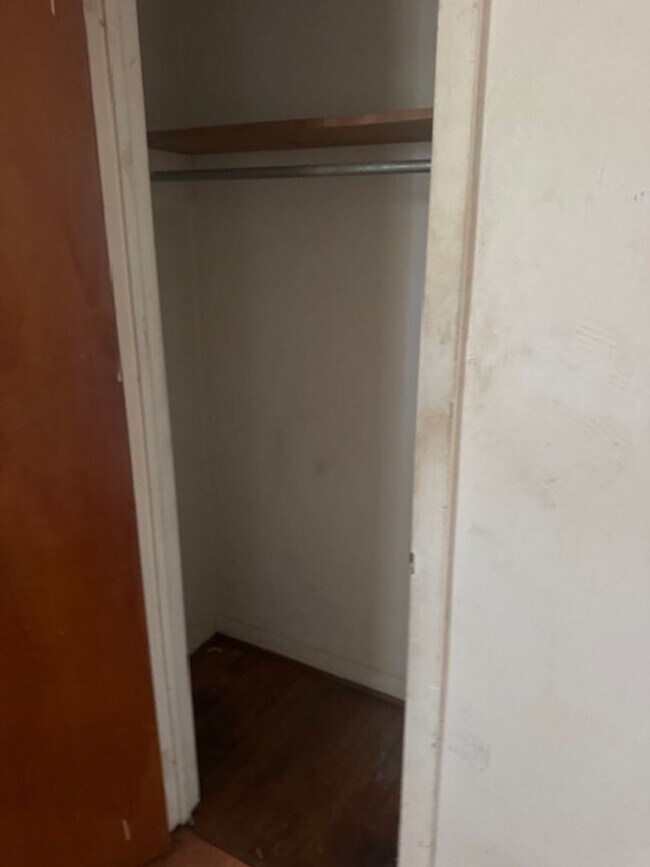 Building Photo - RENT TO OWN / ALQUILER CON OPCIÓN A COMPRA / HANDYMAN SPECIAL / ESPECIAL PARA MANITAS