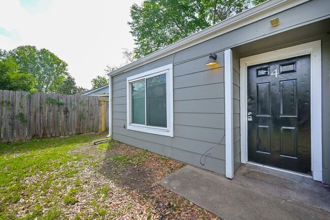 Building Photo - 506 N 3rd St