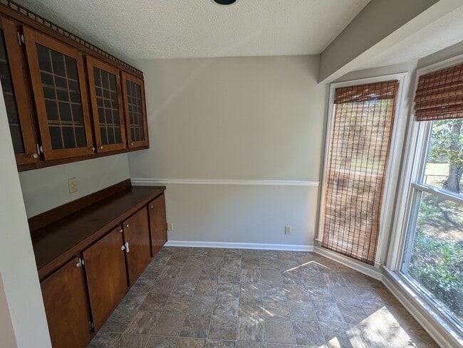 Comedor adjunto - 1528 Stone Hill Rd