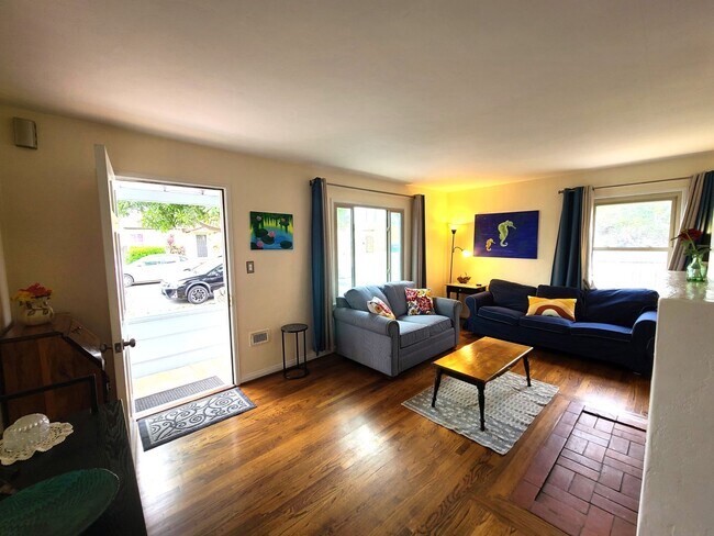 Foto del edificio - 638-640 E Manor Dr