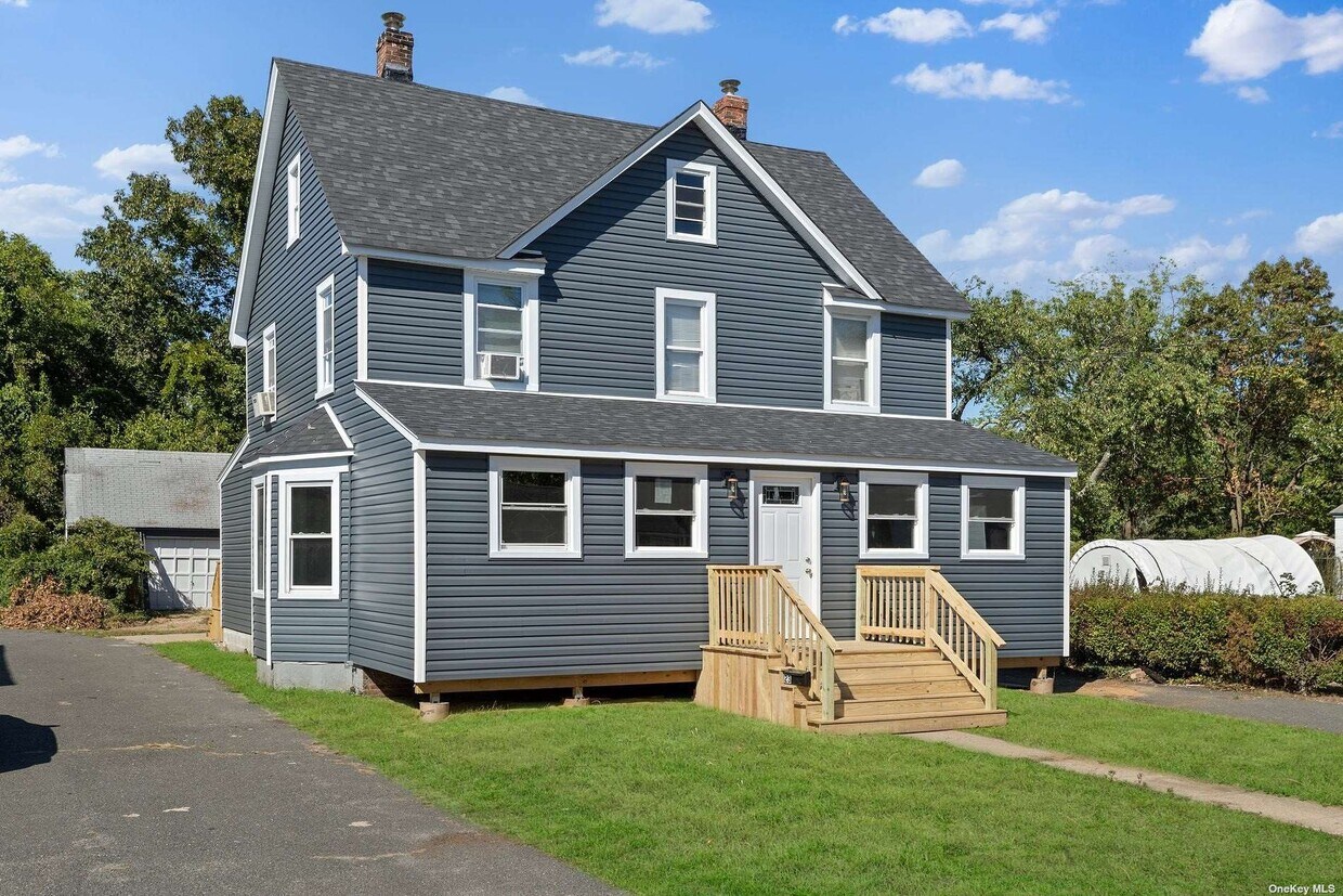 23 Haab Ave, Babylon, NY 11702 House Rental in Babylon, NY