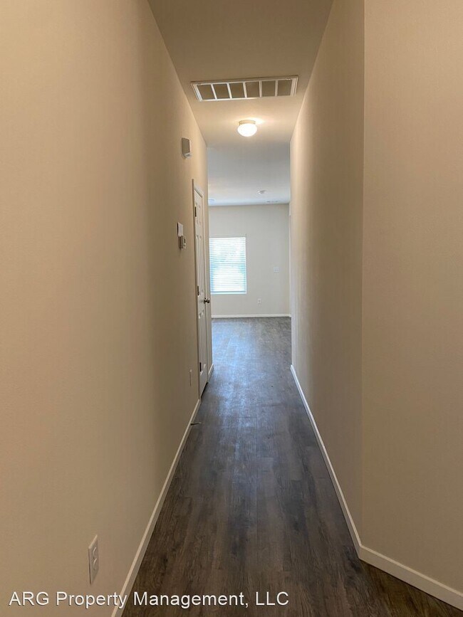 Foto del edificio - 4 br, 2 bath House - 8116 Melody Lane
